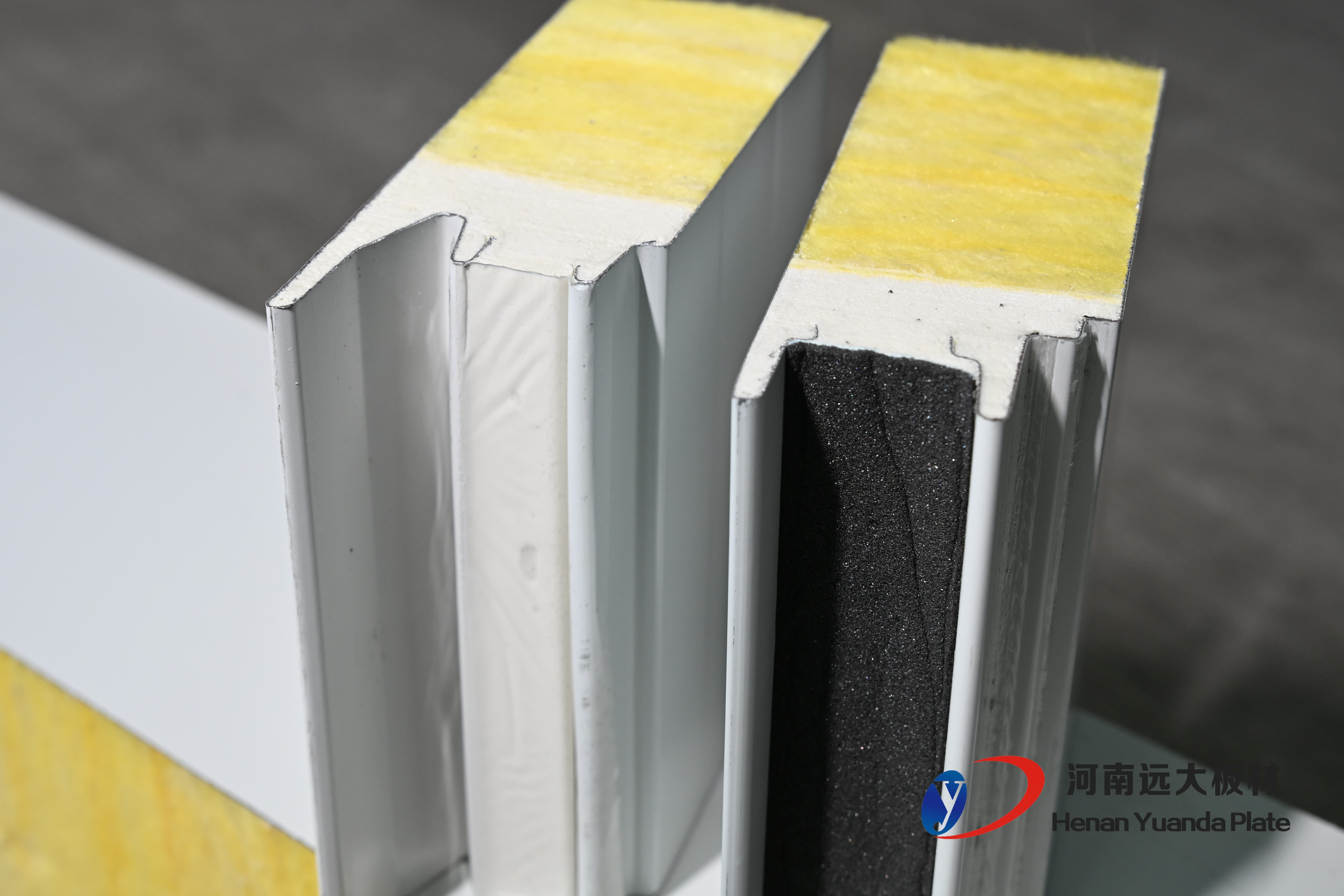 聚氨酯封邊玻璃絲棉夾芯板：遠(yuǎn)大板材打造A級防火節(jié)能新標(biāo)桿！(圖3)