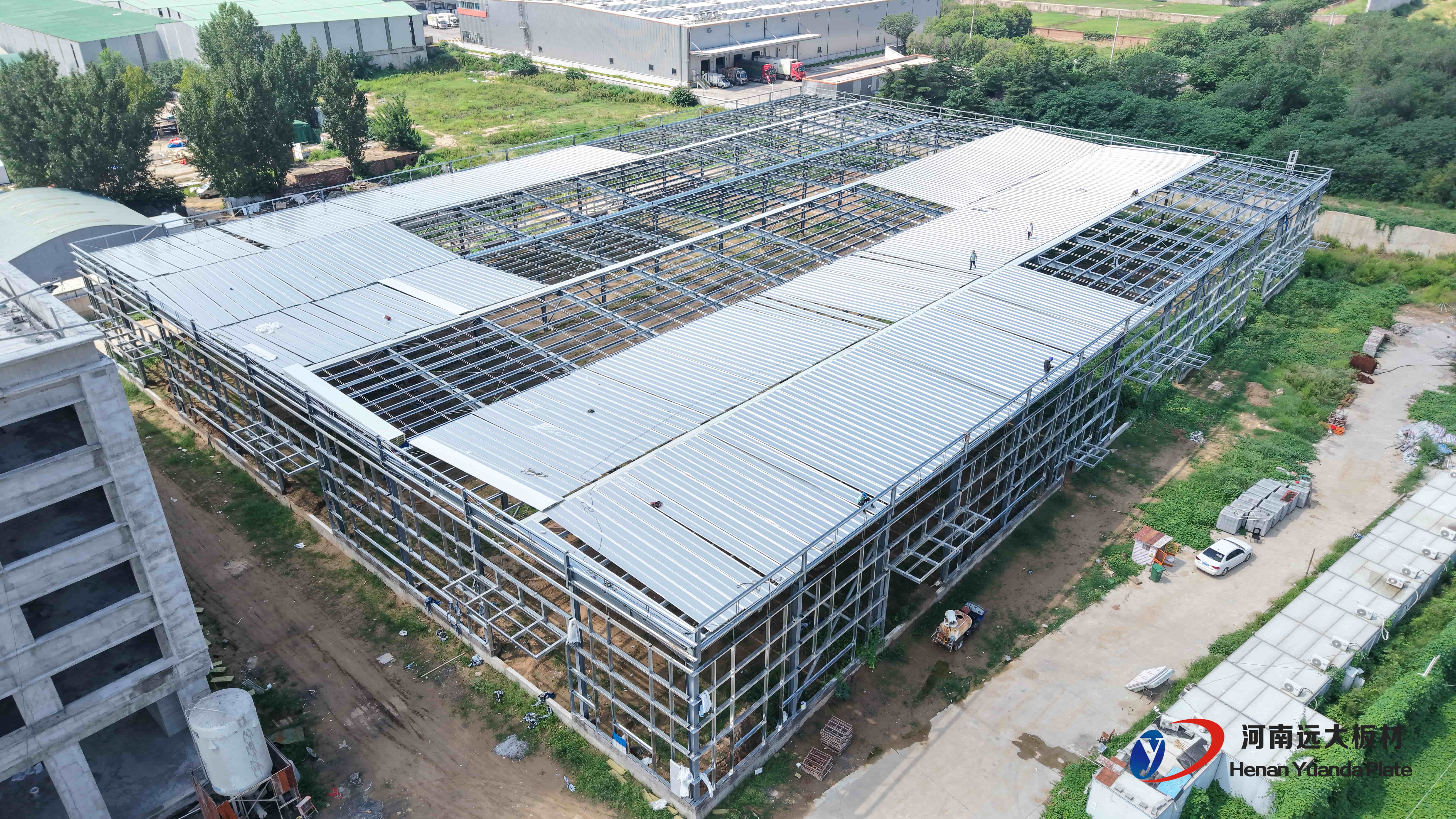 聚氨酯夾芯板和巖棉夾芯板哪個好？主要區(qū)別與選擇指南(圖3)