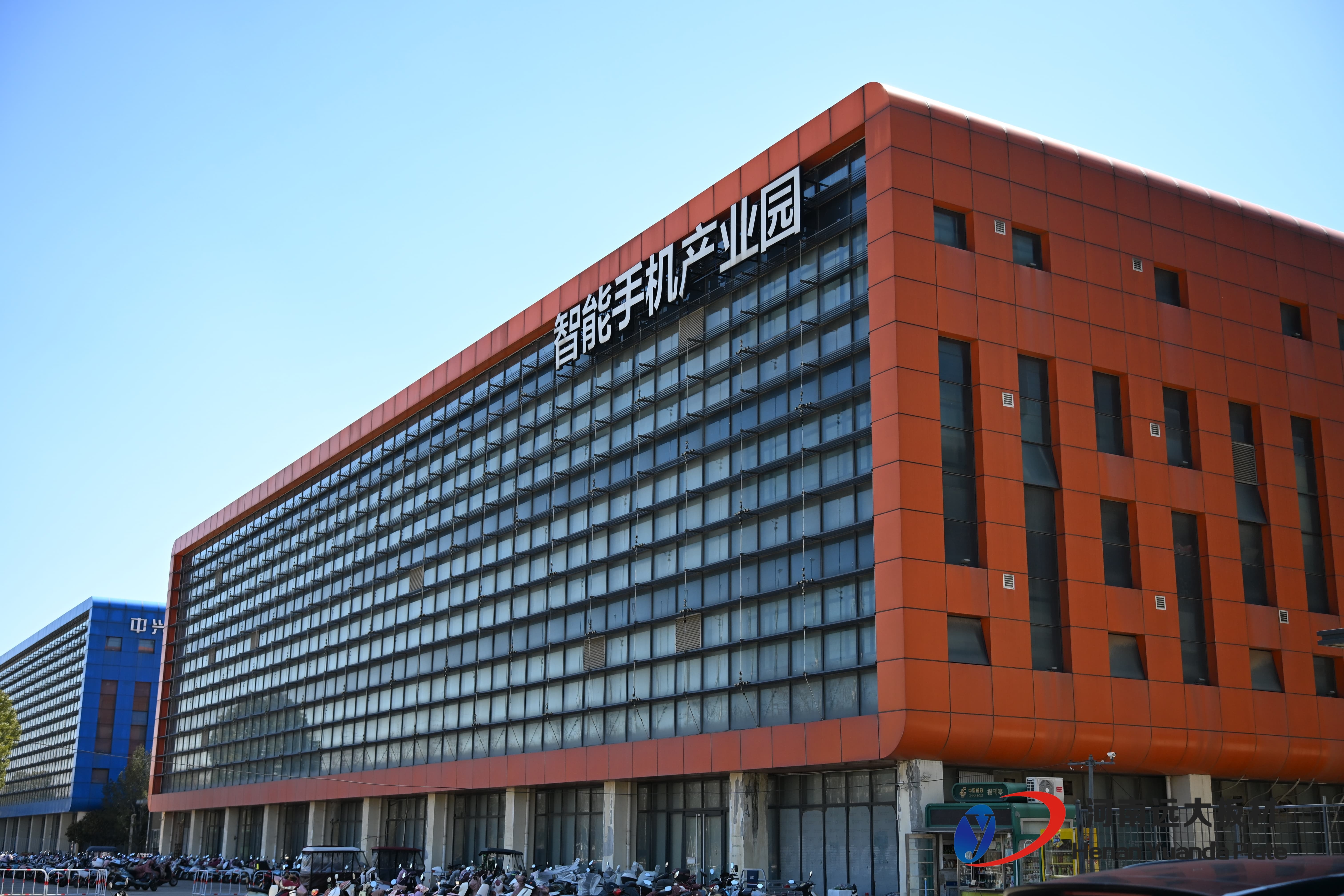 核心技術(shù)揭秘：為何我們的巖棉夾芯板十年不松馳？(圖1)