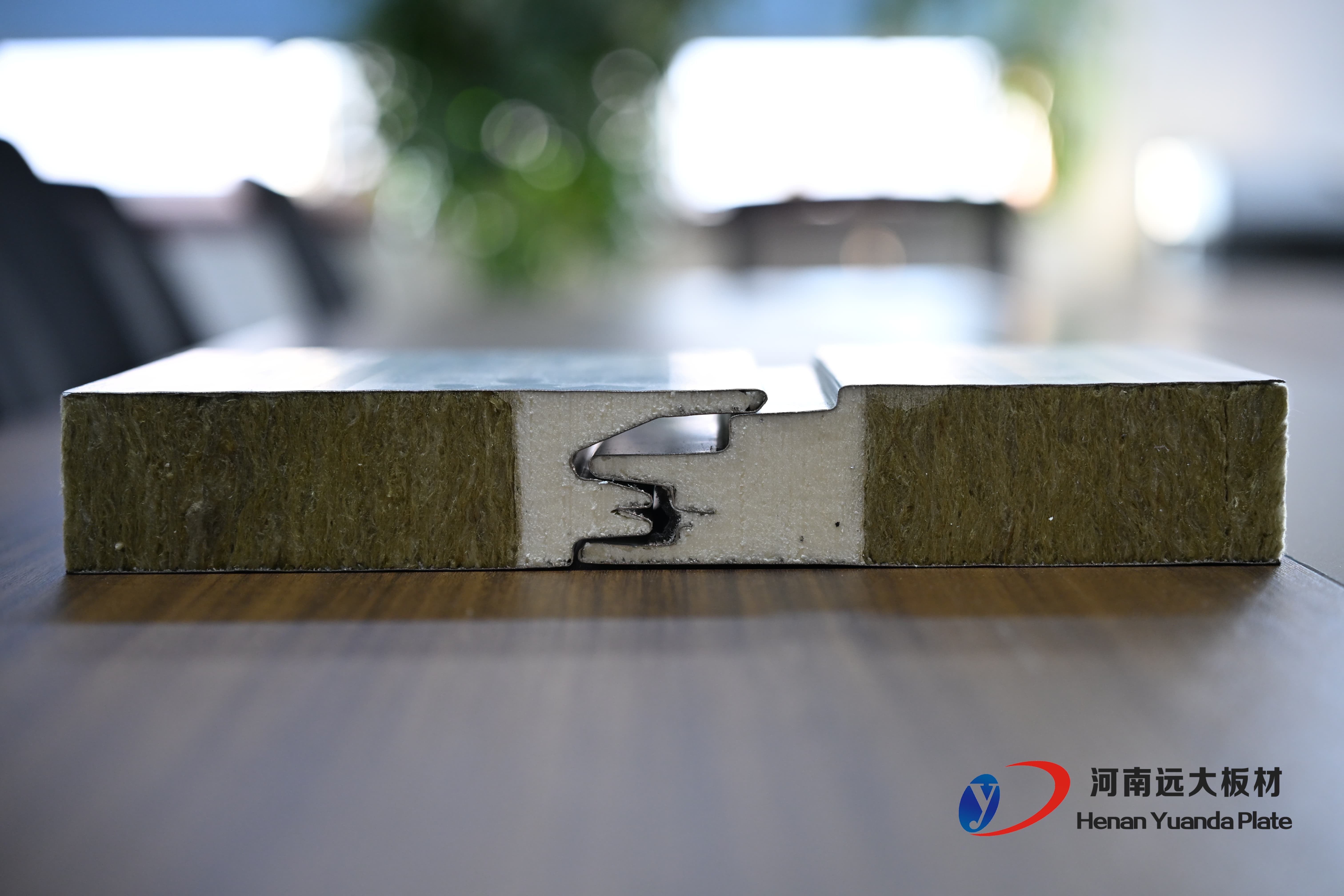 從原理到應用：全面剖析聚氨酯封邊巖棉板的防火與保溫性能——河南遠大板材匠心之作