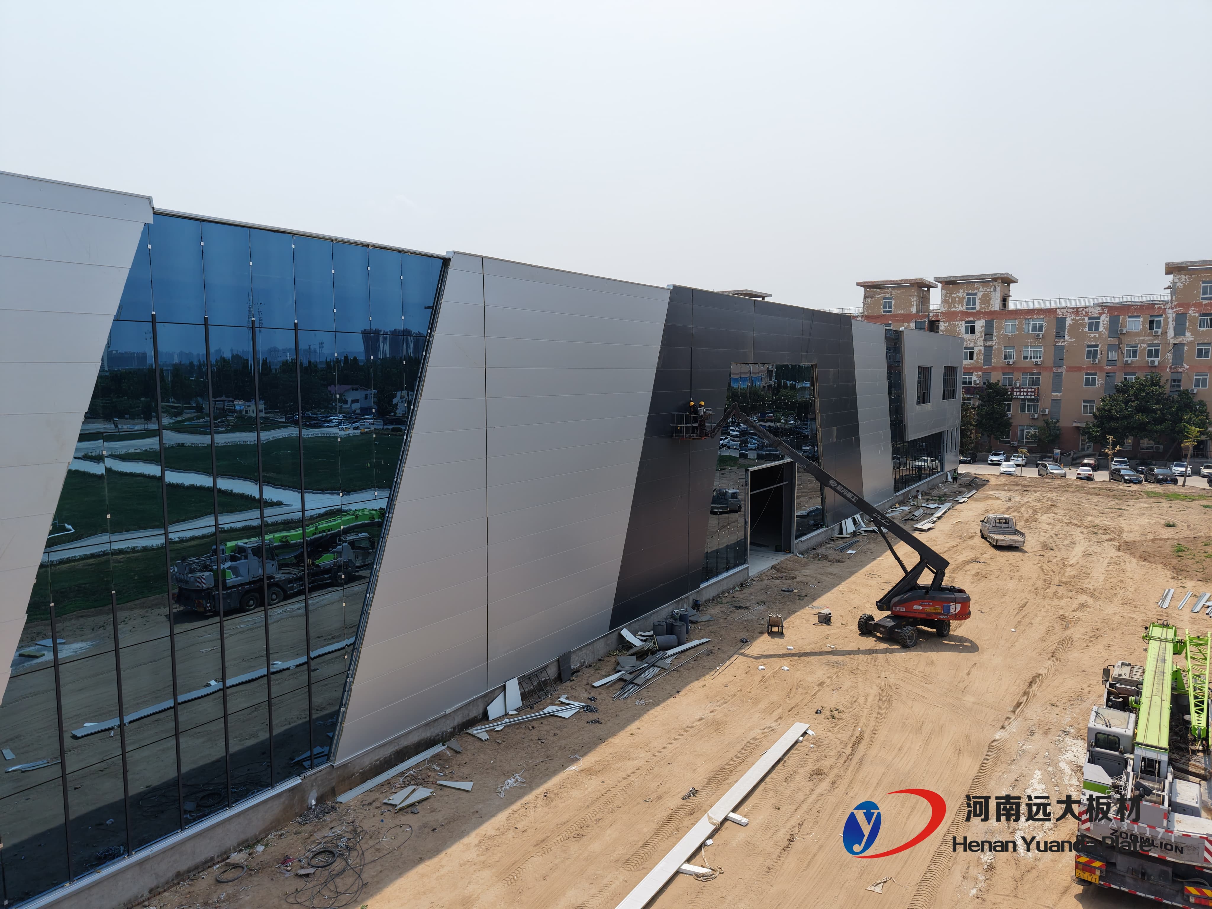 傳統(tǒng)板材VS聚氨酯夾芯板：在建筑效率與能耗上，差距竟然這么大！