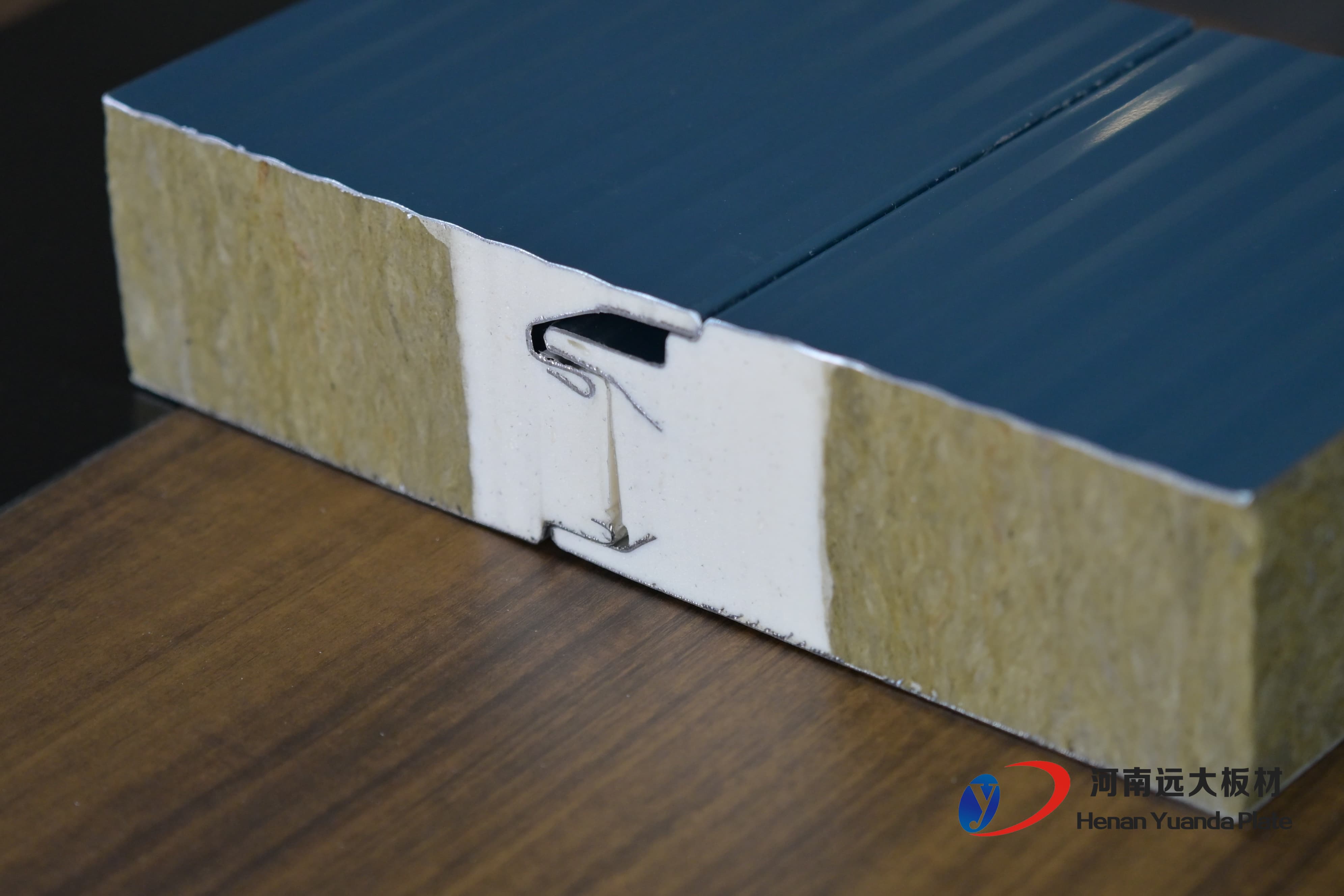 傳統(tǒng)板材VS聚氨酯夾芯板：在建筑效率與能耗上，差距竟然這么大！(圖2)