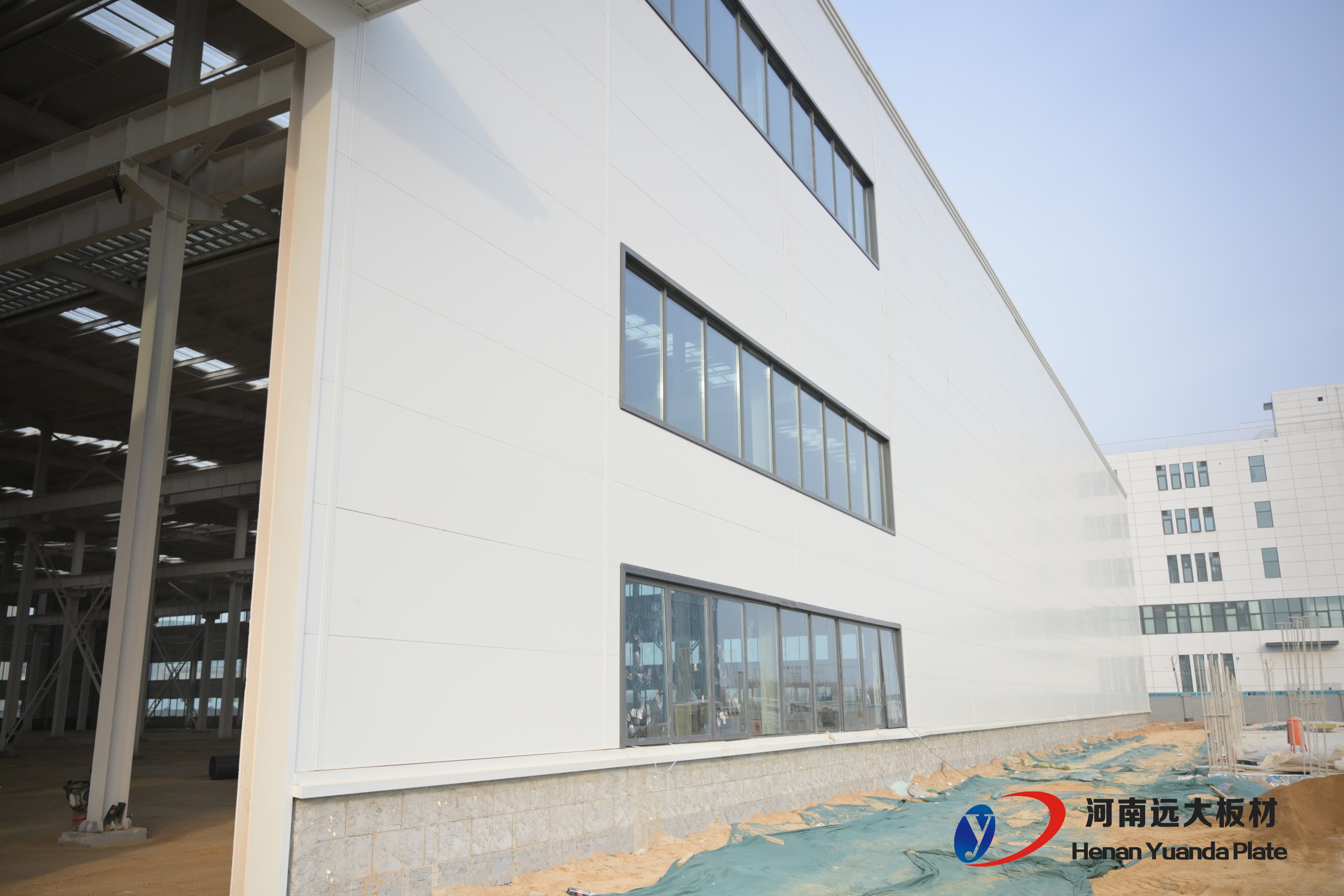 邁向高性能工業(yè)廠房：揭秘聚氨酯夾芯板如何成為您的競爭優(yōu)勢(圖3)